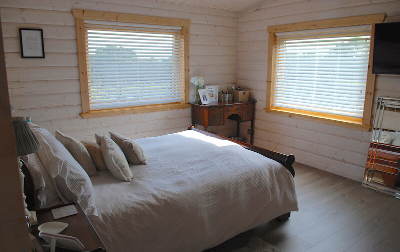 Traditional Log Cabin Interior 4